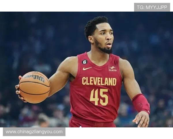 米切尔表现起伏明显第三节狂砍21分末节却陷入低迷仅得4分失误频繁